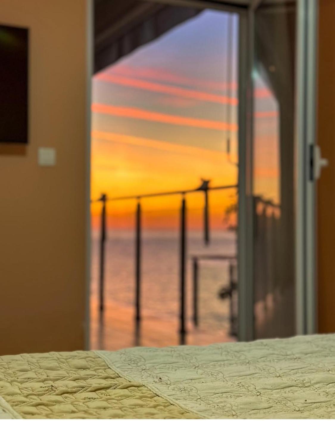 Paradise Beachfront View 1 Bar Εξωτερικό φωτογραφία