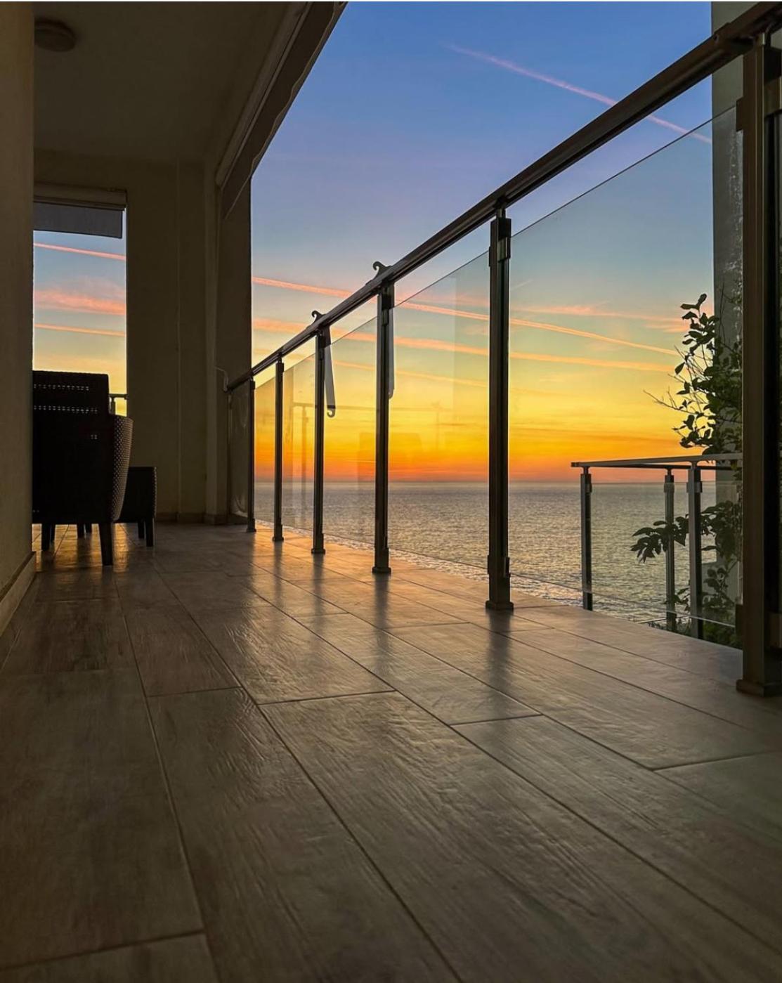 Paradise Beachfront View 1 Bar Εξωτερικό φωτογραφία